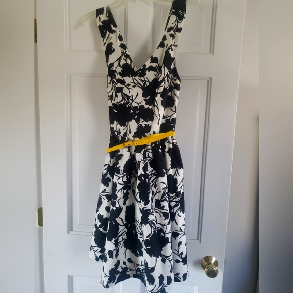 Elle Black and White Floral women's Dress Size 12 - Picture 1 of 5